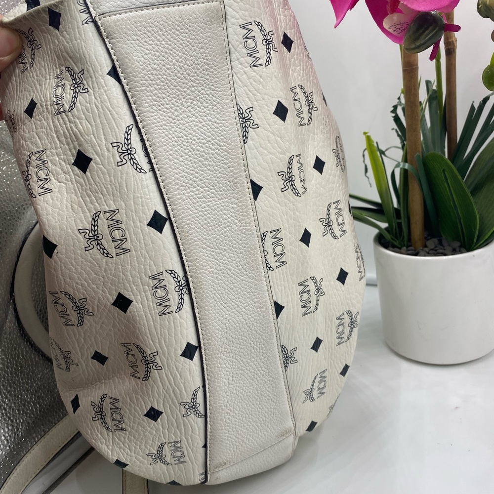 Auth MCM Visetos White Drawstring Bucket Two way bag. - Picture 6 of 16